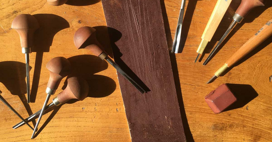 How to sharpen wood carving tools with leather?