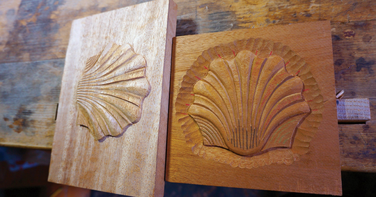 Lacquering of wood carving projects
